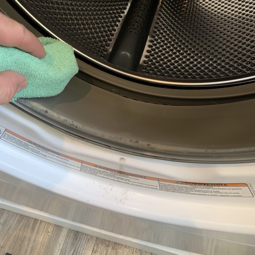 Removing mold from the rubber seal of a washing machine